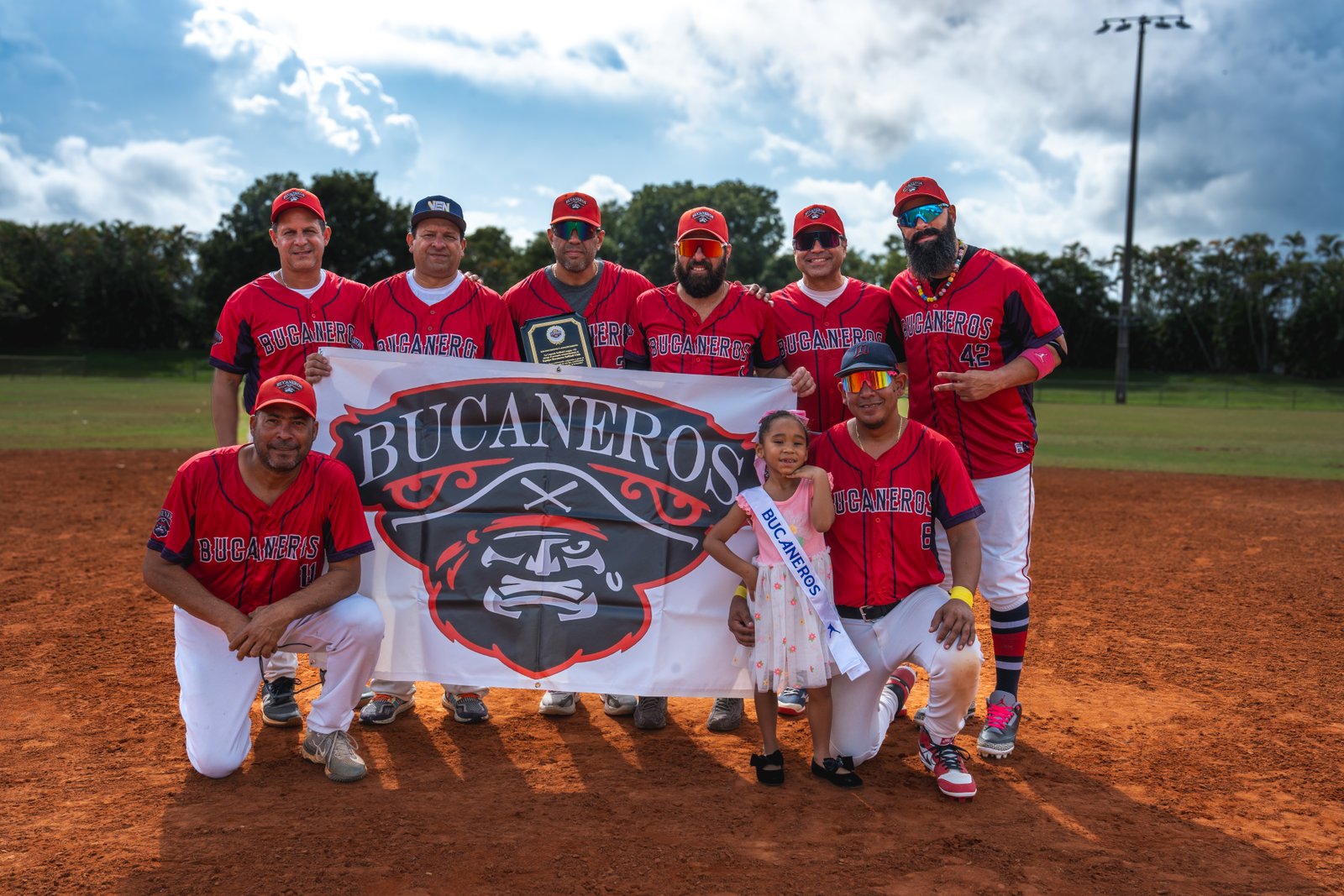 BUCANEROS ROMPE CON EL INVICTO DE LOS CUBS EN UN ENCUENTRO DRAMATICO